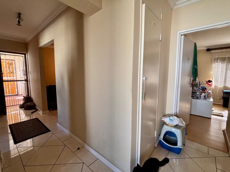 2 Bedroom Property for Sale in Goodwood Central Western Cape